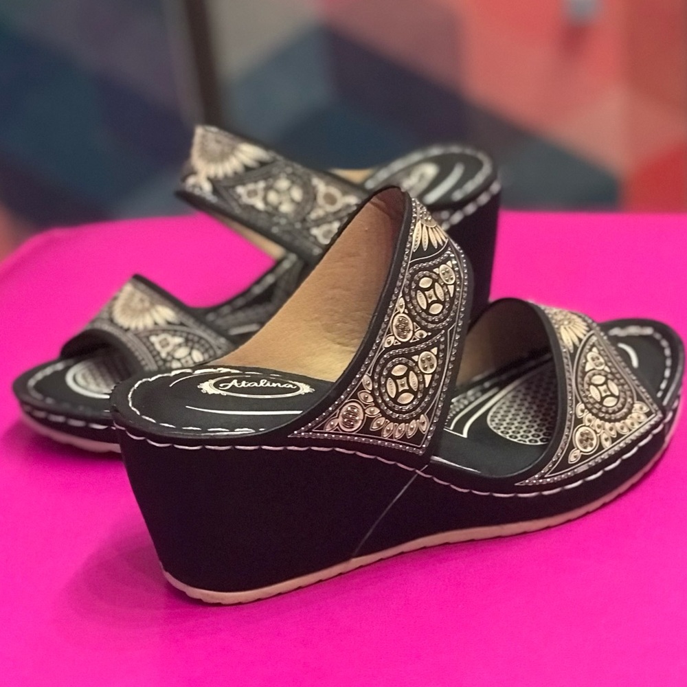 Restocked Italina Black Floral Embroidered Peep Toe Chunky Platform Heel Sandal - Picture 3 of 11